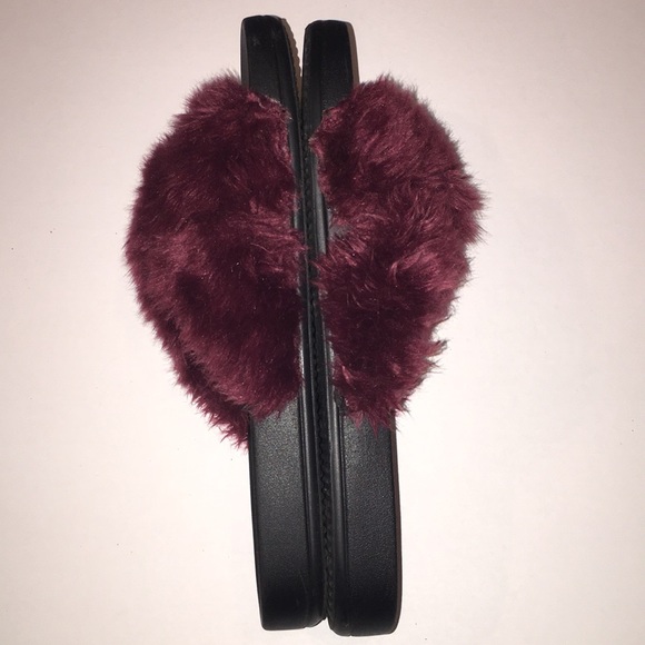 PINK Victoria’s Secret burgundy fuzzy slides - Picture 5 of 8